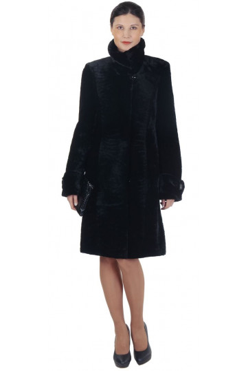 Мутоновая шуба черного цвета с воротником-стойкой